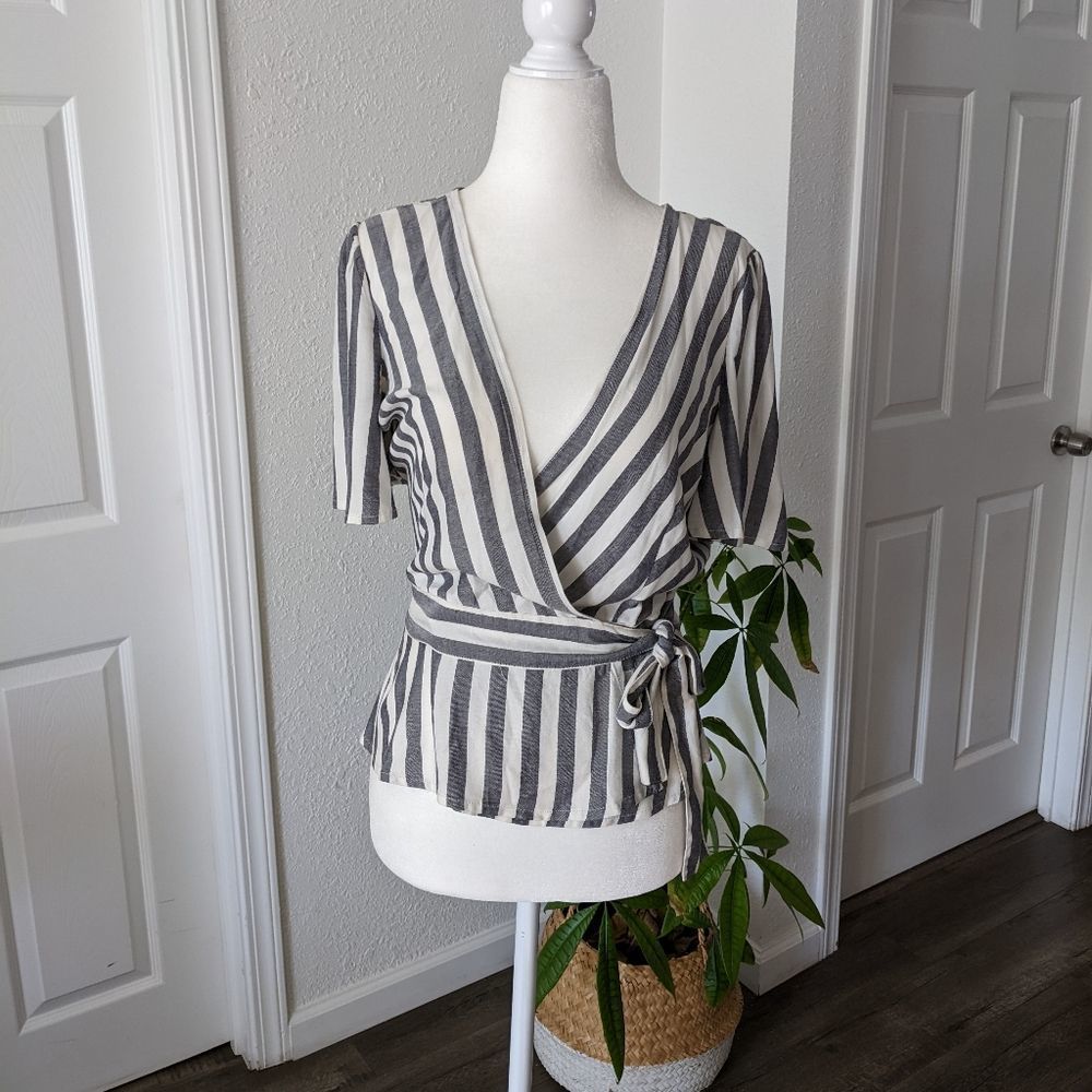 NWT BB Dakota Wrappers Delight Top